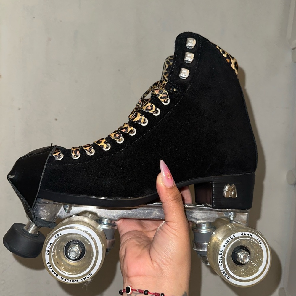 Moxi Panther Skate